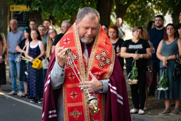 В Ужгороді попрощались із 28-річним солдатом, який добровольцем пішов на війну – 03