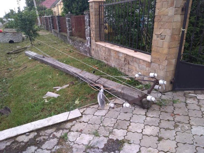 Рятувальники ліквідовують наслідки негоди – 03