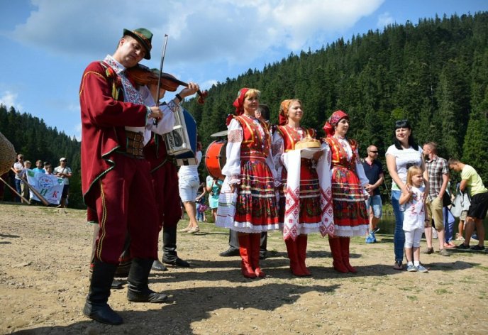 На березі озера Синевир відбувся колоритний фестиваль – 01