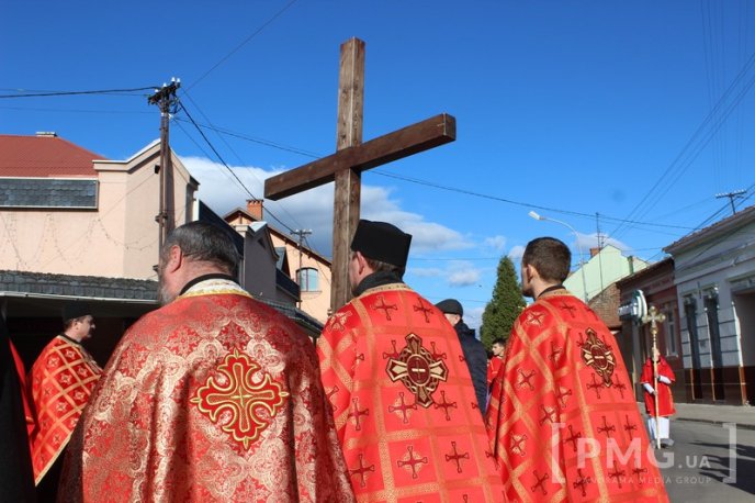 У Мукачеві католики двох обрядів пройшли Хресну Дорогу – 12 У Мукачеві католики двох обрядів пройшли Хресну Дорогу – 12