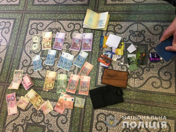 На Мукачівщині лікар-стоматолог торгував наркотиками – 01 На Мукачівщині лікар-стоматолог торгував наркотиками – 01
