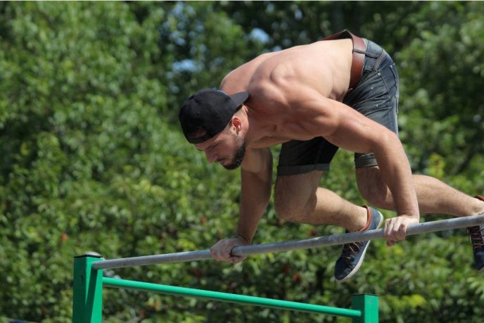  Street Workout у Мукачеві: спортсмени показали неймовірні вміння – 03
