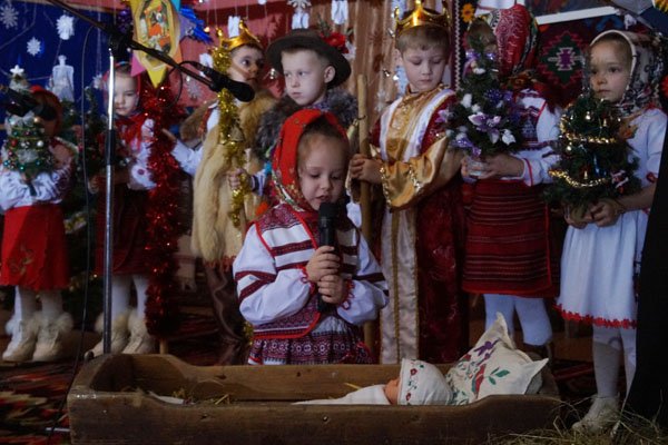 У Тернові малеча з дитсадків і шкіл «заколядувала» гарні призи – 02