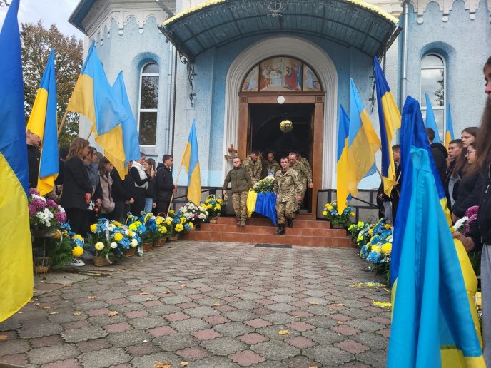 Одна з громад Закарпаття на колінах зустріла Героя – 04 Одна з громад Закарпаття на колінах зустріла Героя – 04