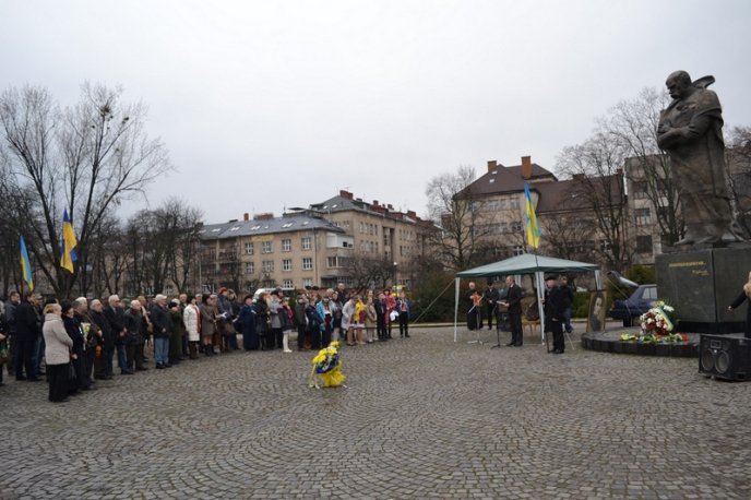 В Ужгороді вшанували пам’ять Тараса Шевченка (ФОТО) – 11