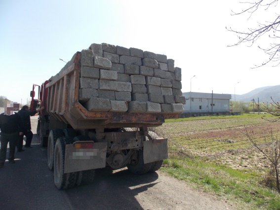 Поліція перевіряє законність роботи кар’єру на Хустщині – 02 Поліція перевіряє законність роботи кар’єру на Хустщині – 02