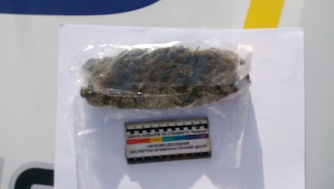 На одному з вокзалів області у чоловіка знайшли наркотики – 02