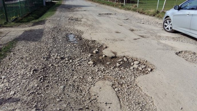 У мережі показали фото жахливого стану доріг, якими їздять жителі Міжгірського району – 15