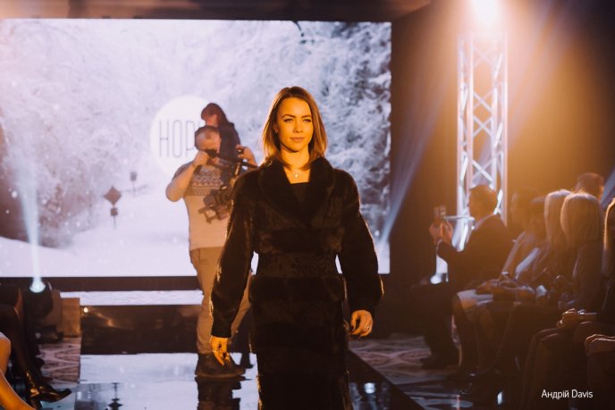 Мода заради життя: на Закарпатті відбувся ІІІ-й благодійний показ мод дизайнерки Роксолани Новак – 178