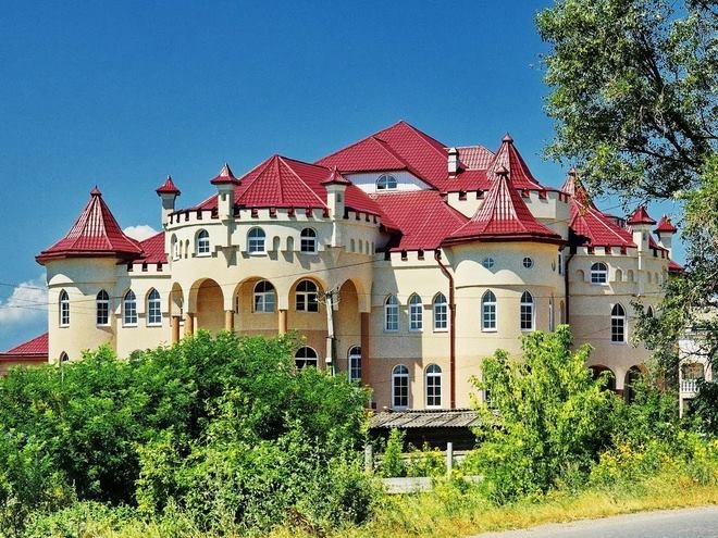 Проект "Ukraїner" показав закарпатське село з елітними віллами – 05