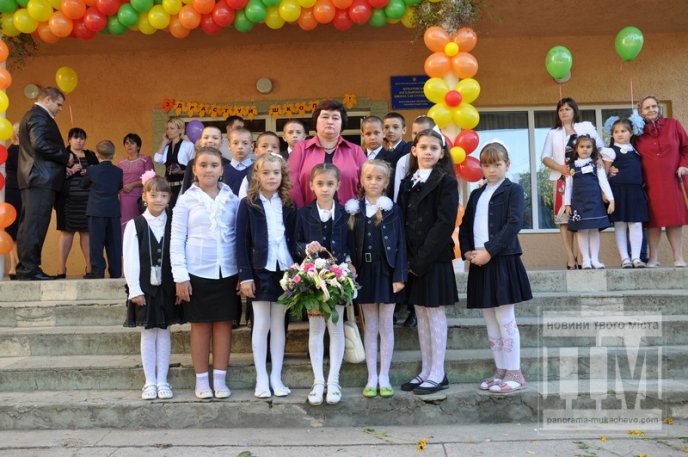 У Мукачівській ЗОШ №7 відбулось урочисте свято Першого дзвоника (ФОТОРЕПОРТАЖ) – 36