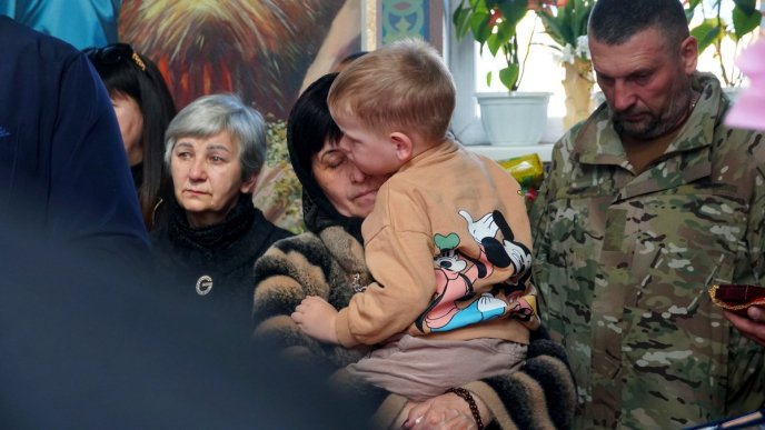 У Мукачеві попрощалися з воїном, який загинув, захищаючи Маріуполь – 05