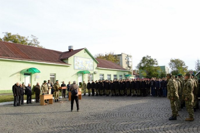 Напередодні Дня захисника України мукачівські прикордонники зустрілись із молоддю – 02