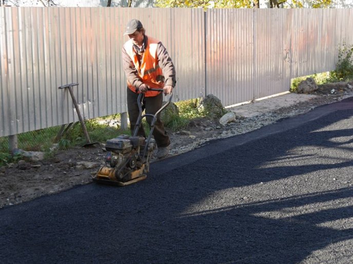 В Ужгороді проводять ремонт у провулку Приютському – 02
