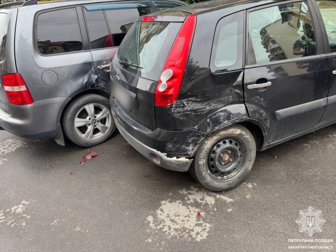П’яна водійка протаранила чотири автівки: подробиці ДТП, яка трапилась в Ужгороді – 03 Фото — УПП Закарпатської області