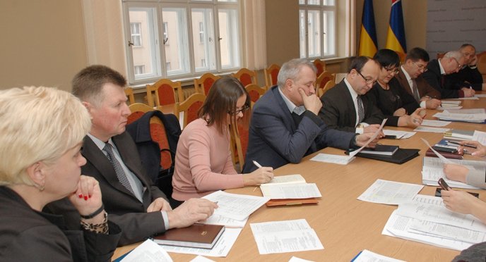 Депутати облради порушували проблему харчування учнів початкових класів – 03