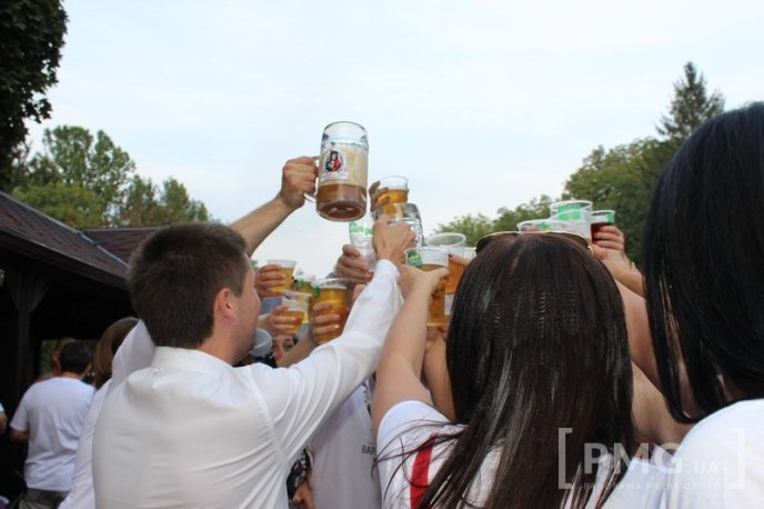 У Мукачеві фестиваль "Варишське пиво" відкрили флешмобом – 07