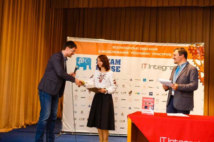 Закарпатського школяра визнали одним із найкращих винахідників України – 08