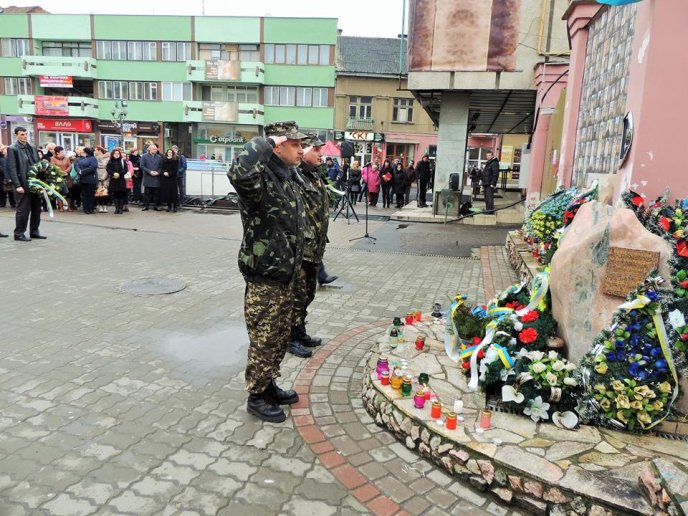 Берегівчани вшанували другу річницю подій на Майдані – 08