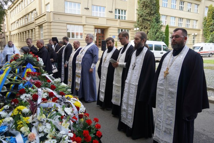В Ужгороді попрощалися із 40-річним захисником – 04
