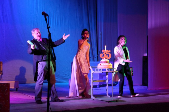 В Ужгороді обласний ляльковий театр відзначив своє 25-річчя – 01