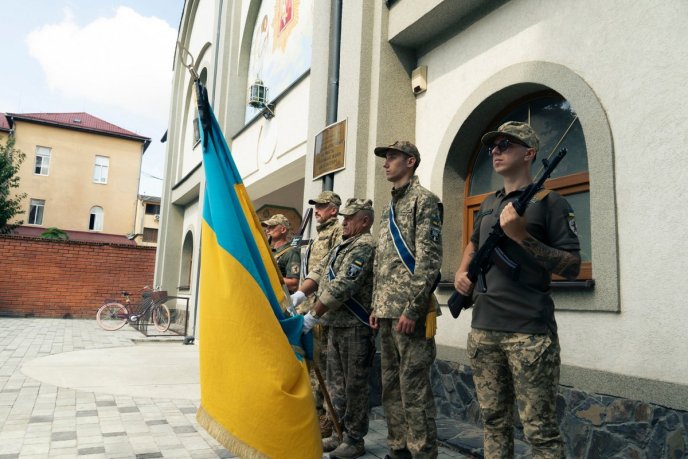 У Мукачеві поховали воїна, який загинув, захищаючи Україну – 02