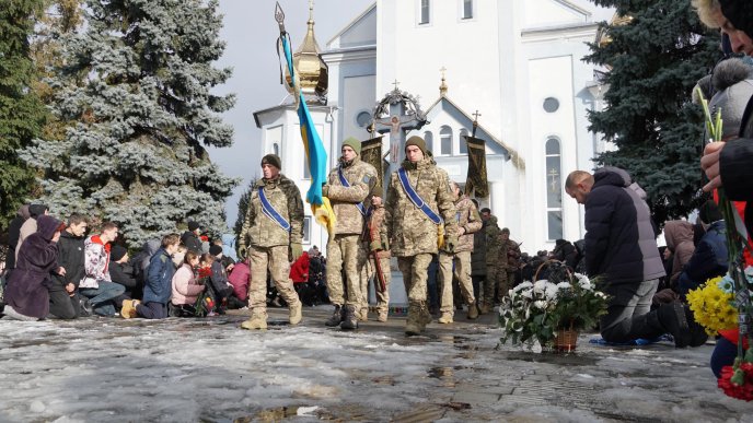 Мукачівська громада попрощалась із молодим Героєм – 07