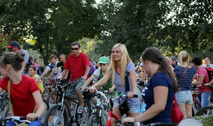 В Ужгороді пройшов вечірній заїзд велосипедистів присвячений Ужгородській регаті (ФОТО) – 08 В Ужгороді пройшов вечірній заїзд велосипедистів присвячений Ужгородській регаті (ФОТО) – 08