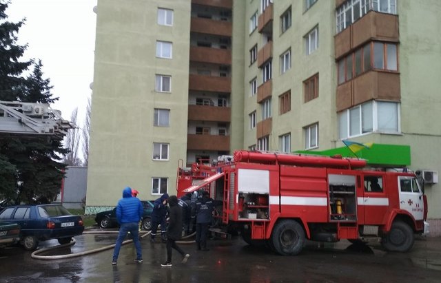 З’явилися фотографії з місця пожежі у 16-поверхівці – 01