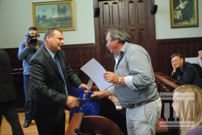 До кінця року у центрі Мукачева буде безкоштовний Wi-Fi (ФОТО) – 08 До кінця року у центрі Мукачева буде безкоштовний Wi-Fi (ФОТО) – 08