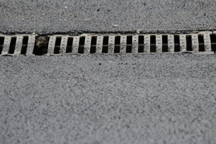 У Мукачеві асфальтують проїзд на Росвигівській – 02