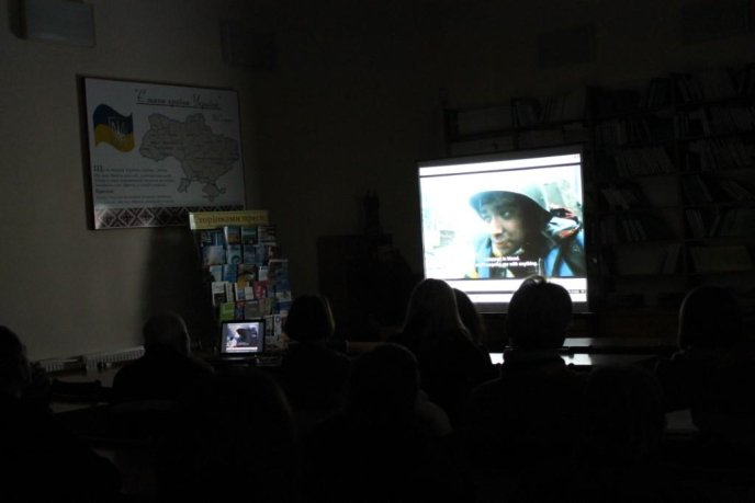 У Закарпатській обласній бібліотеці вшанували пам’ять Героїв Небесної Сотні – 07