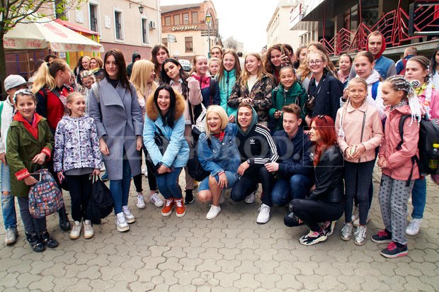 Ужгородом прогулялись актори серіалу "Школа" – 03