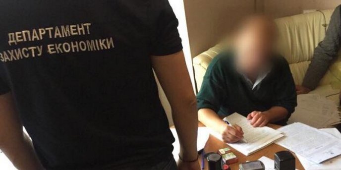 Помічник народного депутата отримав 150 тисяч гривень хабара – 10