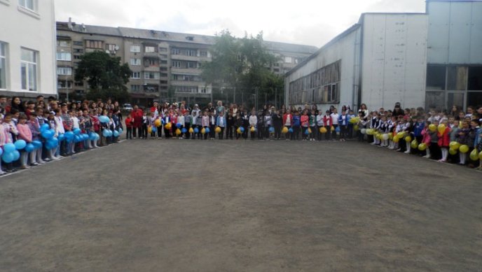 У Хусті відкрили сучасний міні-стадіон – 03