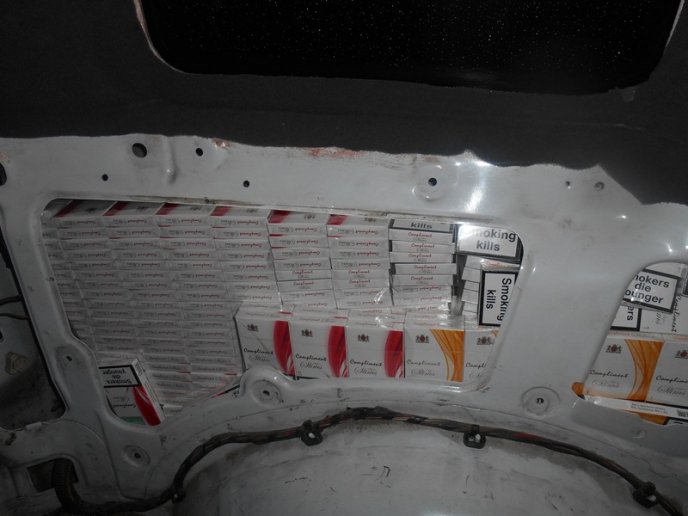 Через приховані цигарки закарпатські митники вилучили в угорця автомобіль – 05