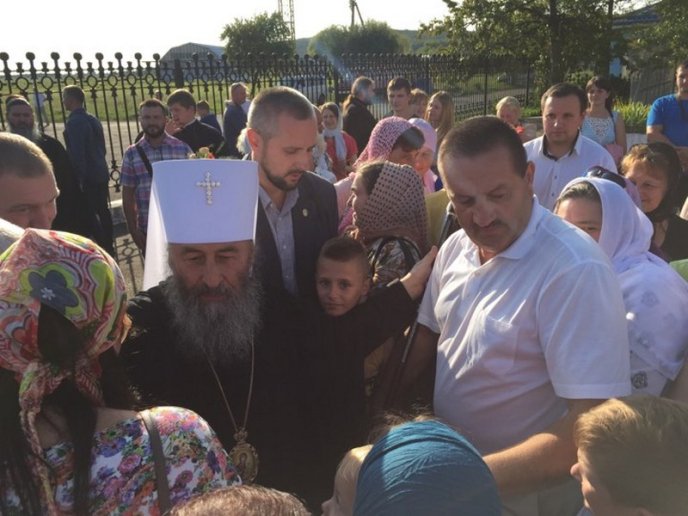 Як в аеропорту "Ужгород" предстоятеля УПЦ МП митрополита Онуфрія зустрічали  – 11