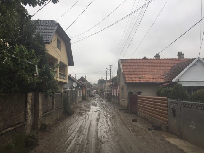 Посеред мосту утворилося величезне провалля – 05