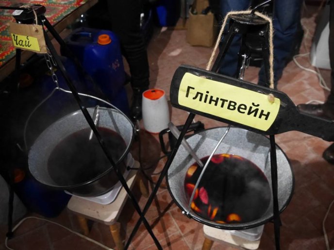 Гості фестивалю «Закарпатському Божоле» дегустують вина у підвалах «Совиного гнізда» – 04