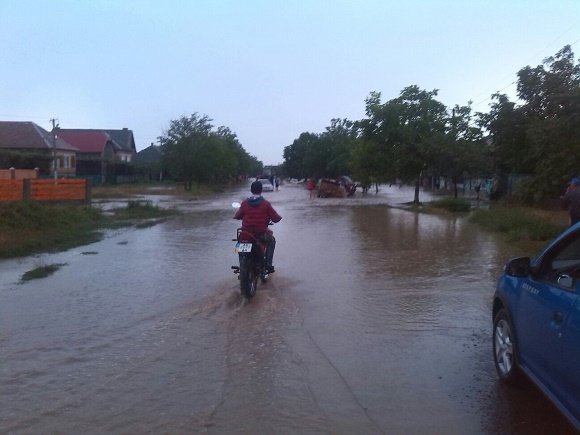 На Виноградівщині село Дюла за двадцять хвилин перетворилось на Венецію – 02