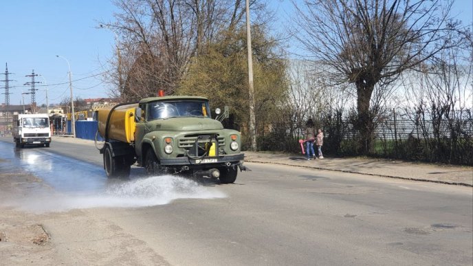 В Ужгороді продовжуть дезінфекцію громадських місць – 01