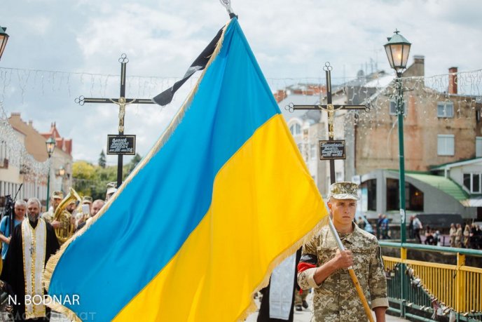 В Ужгороді в останню путь провели військових, які нещодавно трагічно загинули – 09