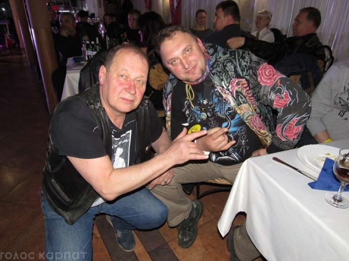 Гучна вечірка, стриптиз та салюти: як байкери в Мукачеві гуляли – 11