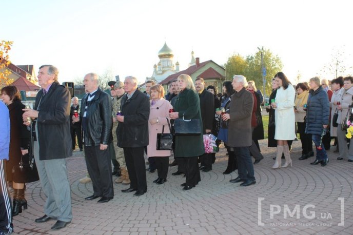 У третю річницю Євромайдану мукачівці вшанували пам’ять Героїв Небесної Сотні – 08