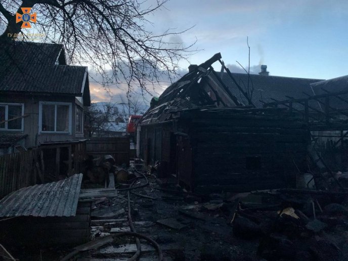 У селищі на Рахівщині вночі вирувала велика пожежа – 05