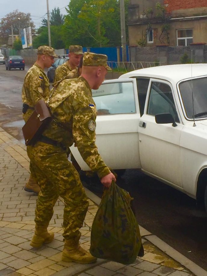 В Ужгороді біля залізничного вокзалу затримали нетверезого військового – 01