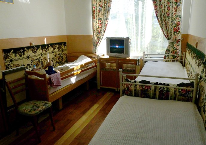 Під час моніторингу територіальних центрів соціального обслуговування Закарпаття правозахисники виявили недоліки – 03