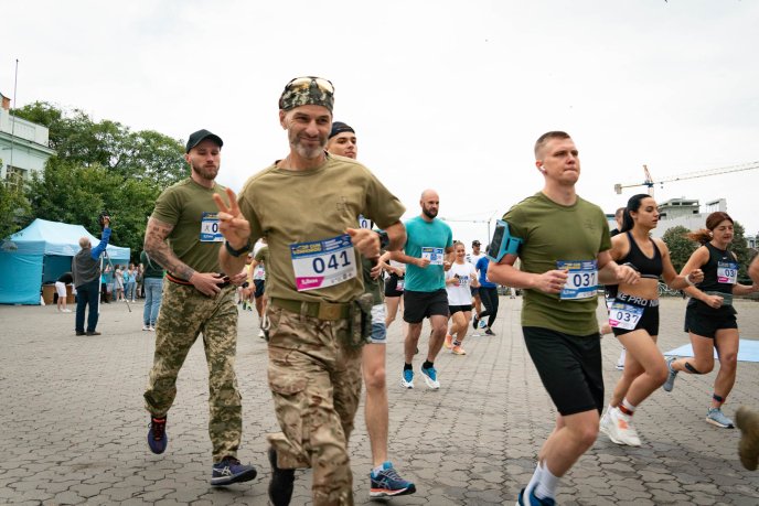 В Ужгороді відбувся благодійний забіг на підтримку ЗСУ – 01