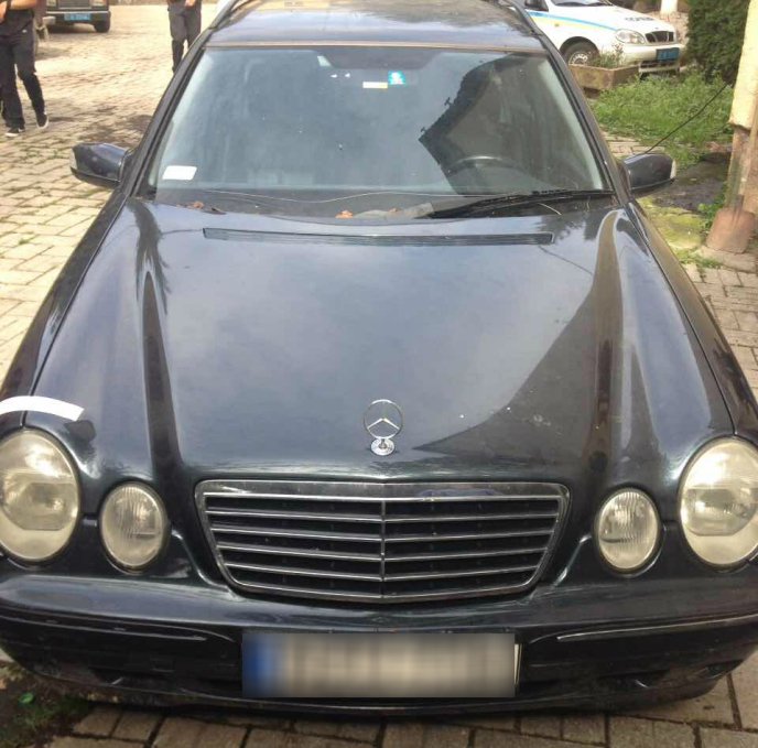 На Виноградівщині чоловікам заблокували проїзд, витягли їх із машини, побили і відвезли на кладовище   – 01