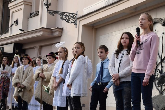 На Театральній в Ужгороді влаштували вертепне дійство – 08